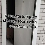 HAPPY Inn VIP, Self Check-In-24/7, A/C, Parking-in-the-undergruond-Garage